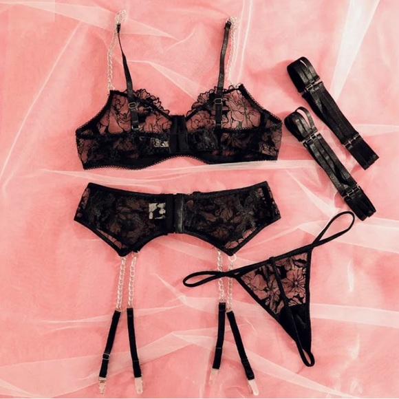 Black Lace Lingerie Set w/Chain Straps - Picture 6 of 15